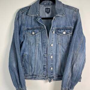 Gap Icon Denim Jacket in Medium Wash